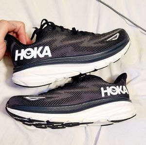 Wms Hoka Clifton 9 size 9